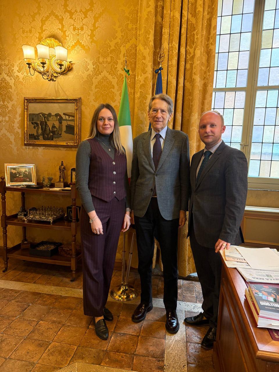 Визы и политзаключенные. Представители демсил провели переговоры в Италии