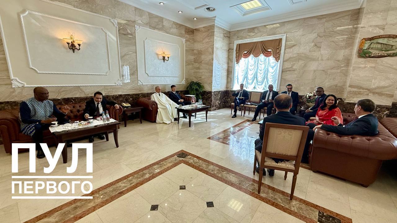 Лукашенко принял верительные грамоты 10 послов