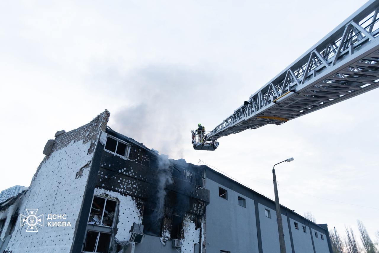 Россия выпустила по Украине более 700 дронов и ракет. Есть погибшие