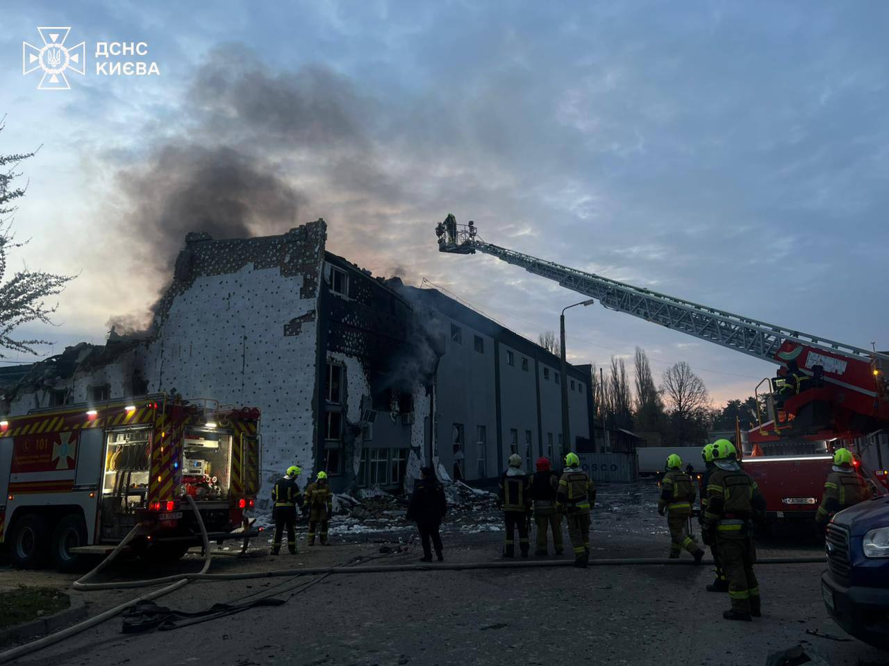 Россия выпустила по Украине более 700 дронов и ракет. Есть погибшие