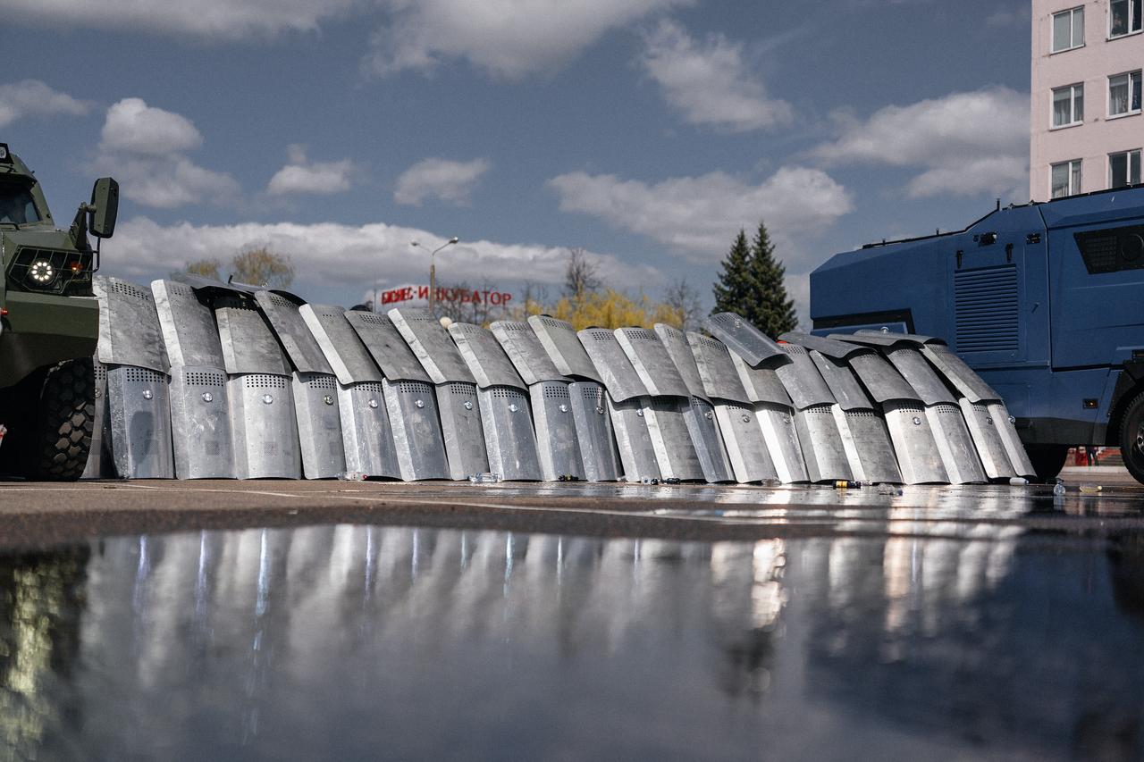 Силовики провели учения по разгону протестов. Для полного погружения использовали «протестующих» с флагами