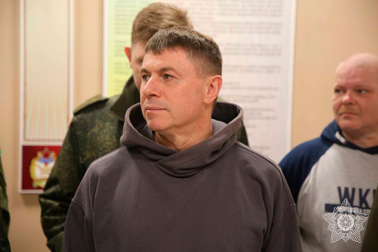 Хрэнін займаўся фізкультурай і здаваў нарматывы з намеснікамі і памочнікамі