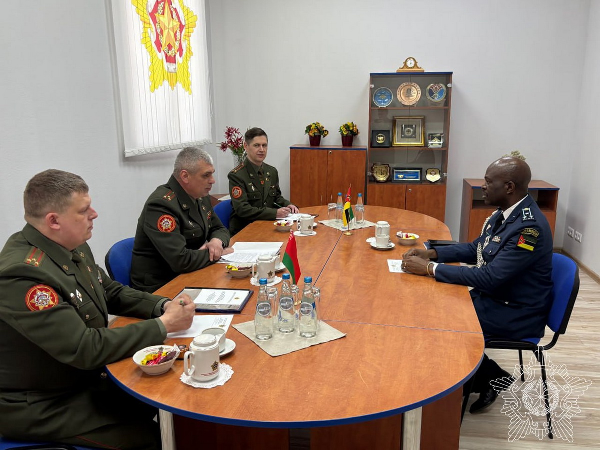 В Беларуси впервые аккредитовали военного дипломата из Мозамбика