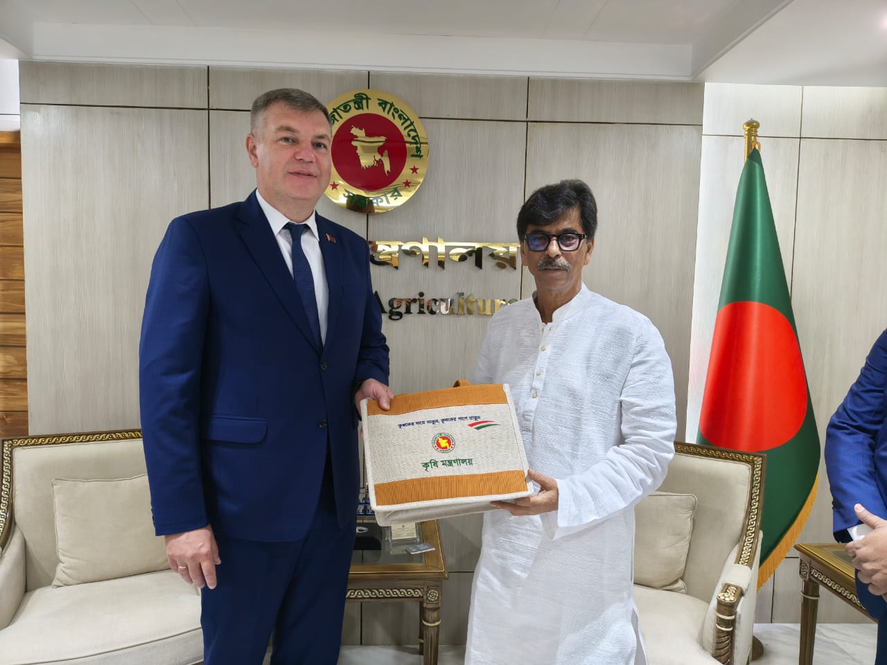 Беларусь и Бангладеш обсуждают трудовую миграцию