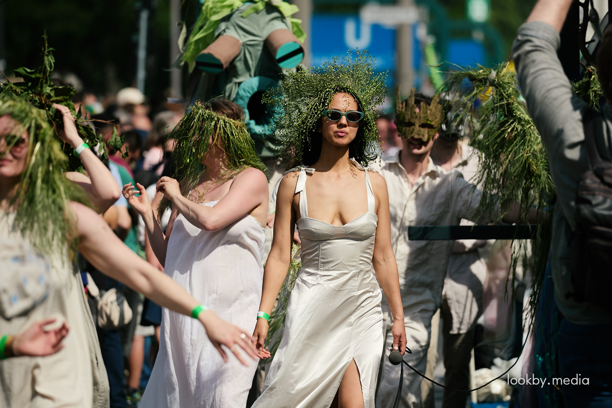 Participants of the Belarusian parade group “Belarus tanzt mit dem Drachen” took part in Berlin’s Karneval der Kulturen with costumes, wreaths and a large Цмок figure