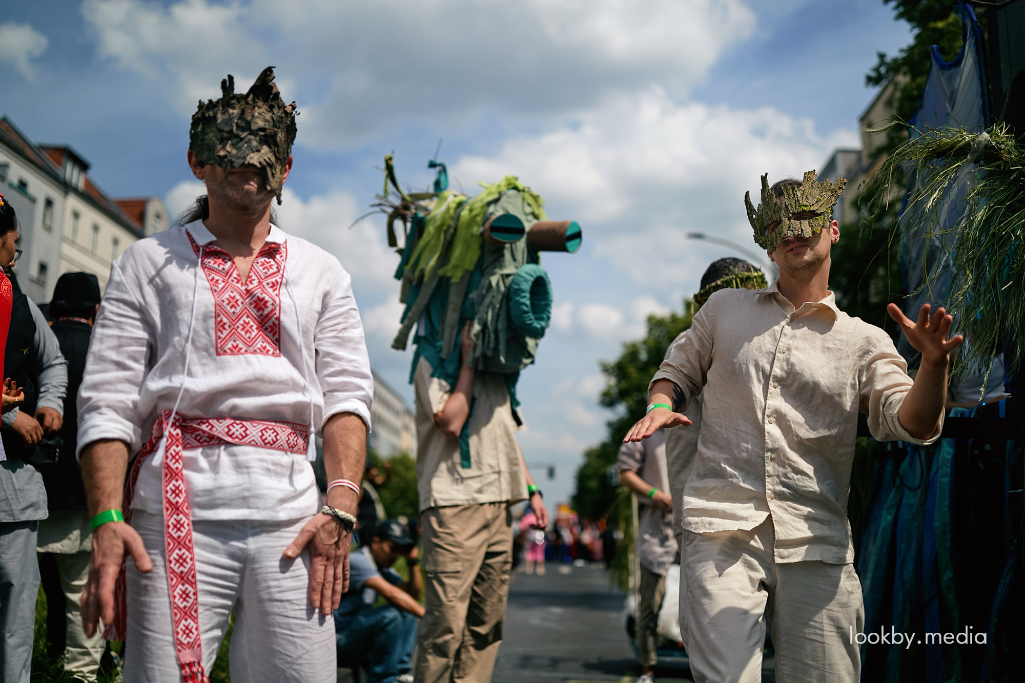 Participants of the Belarusian parade group “Belarus tanzt mit dem Drachen” took part in Berlin’s Karneval der Kulturen with costumes, wreaths and a large Цмок figure