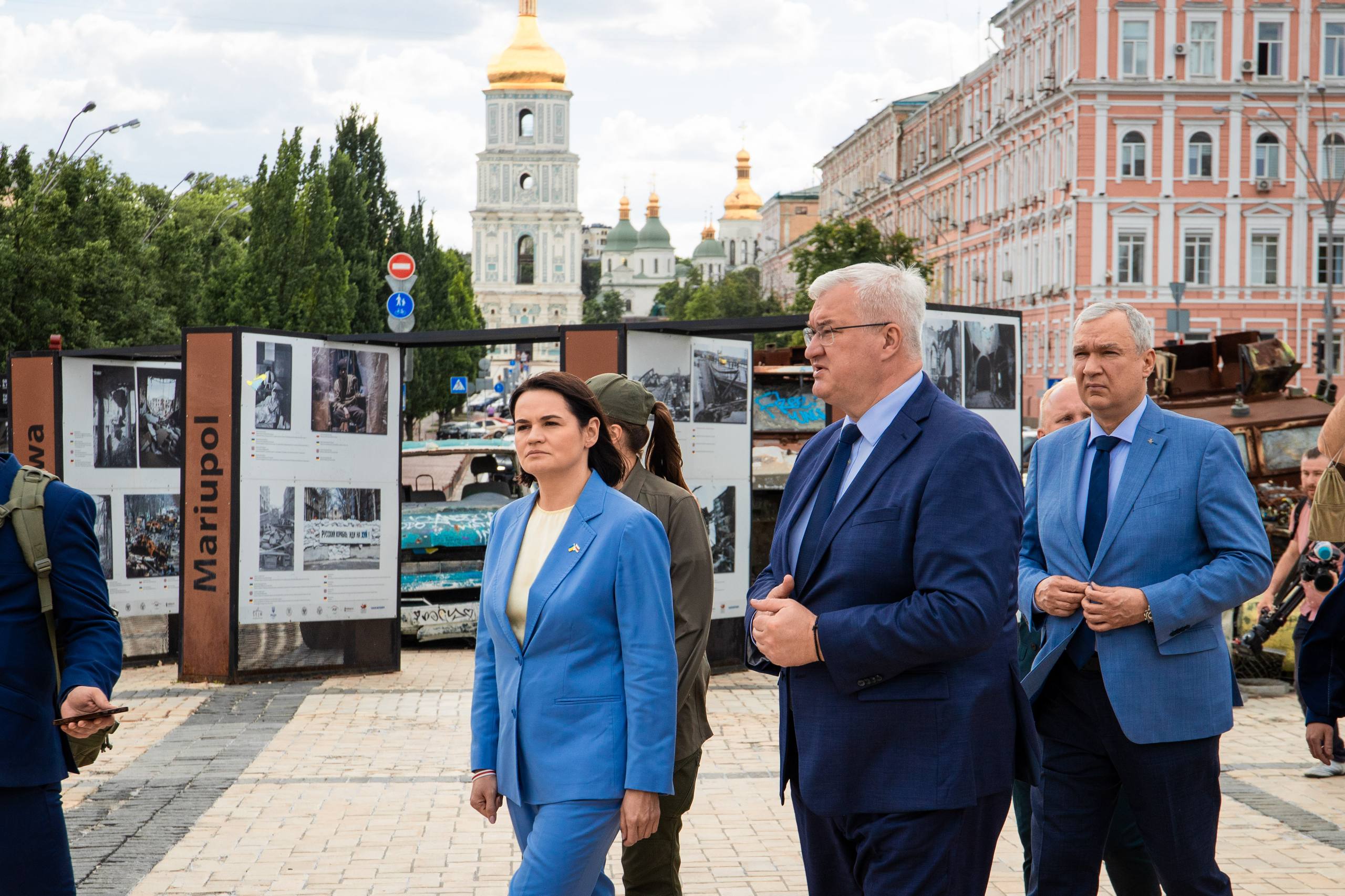 Тихановская вместе с Сибигой в Киеве почтила память погибших беларусских добровольцев