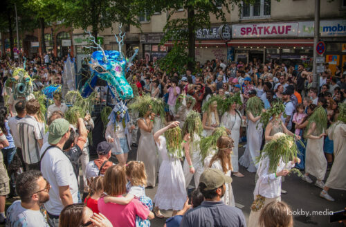 Participants of the Belarusian parade group “Belarus tanzt mit dem Drachen” took part in Berlin’s Karneval der Kulturen with costumes, wreaths and a large Цмок figure