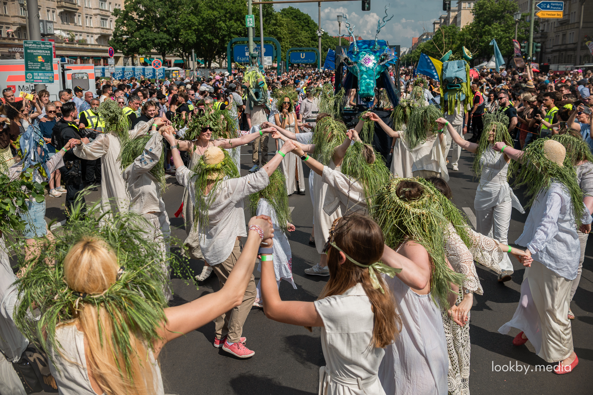 Participants of the Belarusian parade group “Belarus tanzt mit dem Drachen” took part in Berlin’s Karneval der Kulturen with costumes, wreaths and a large Цмок figure
