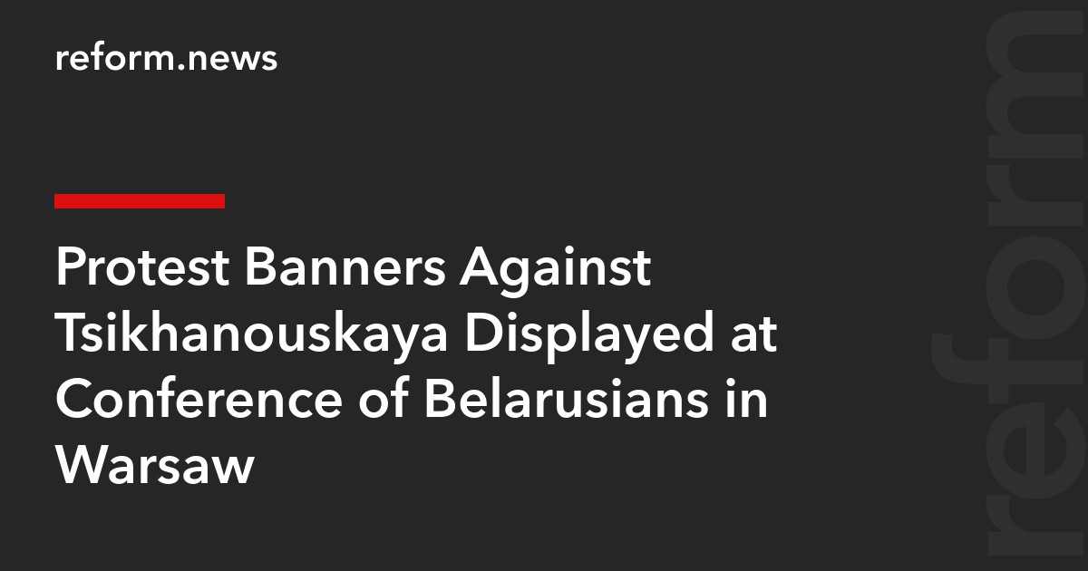 Protest Banners Against Tsikhanouskaya Displayed at Conference of Belarusians in Warsaw