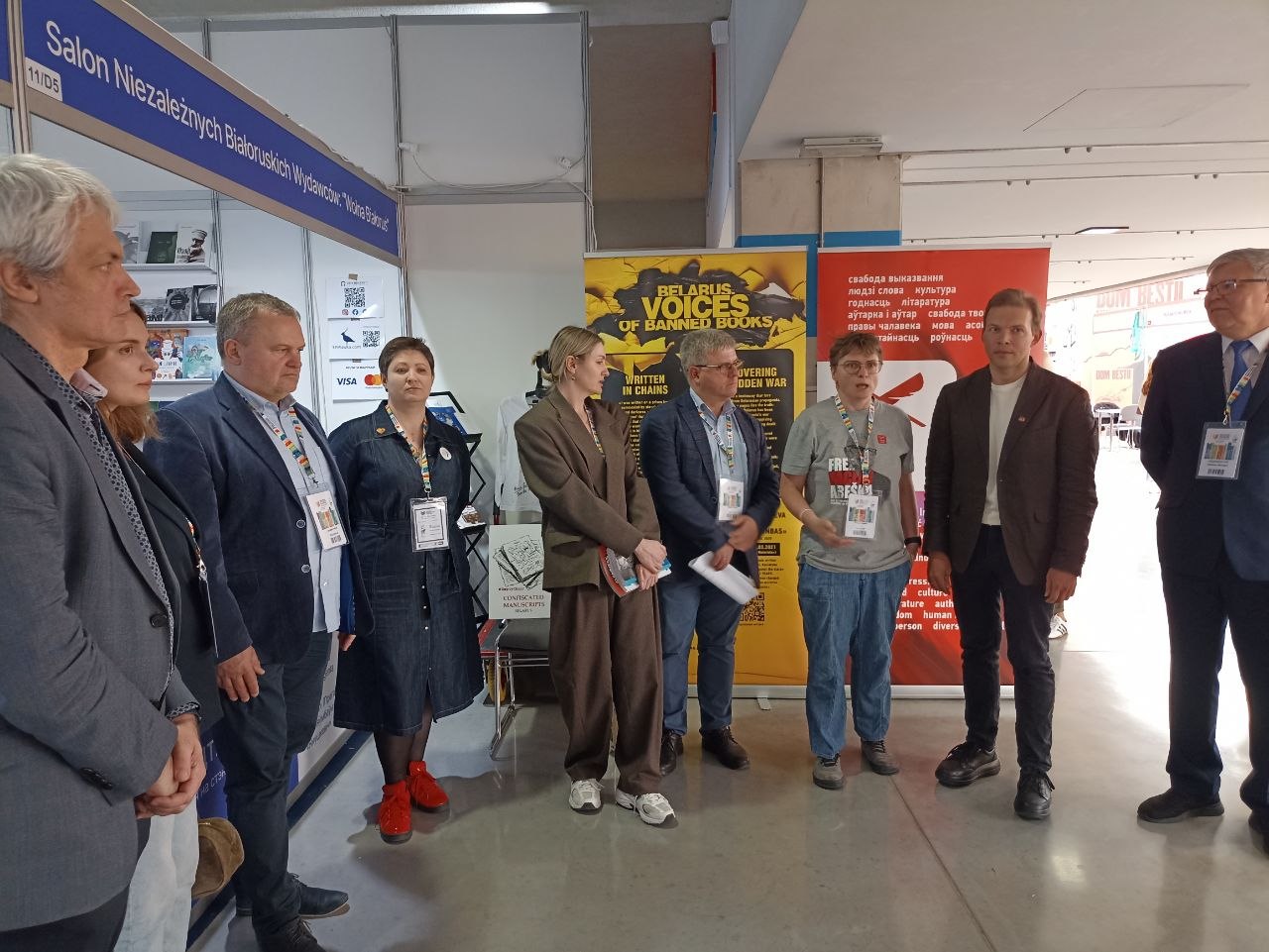 Сёння адкрыўся салон беларускіх выдавецтваў «Вольная Беларусь» на Міжнародным кніжным кірмашы ў Варшаве - фотафакт