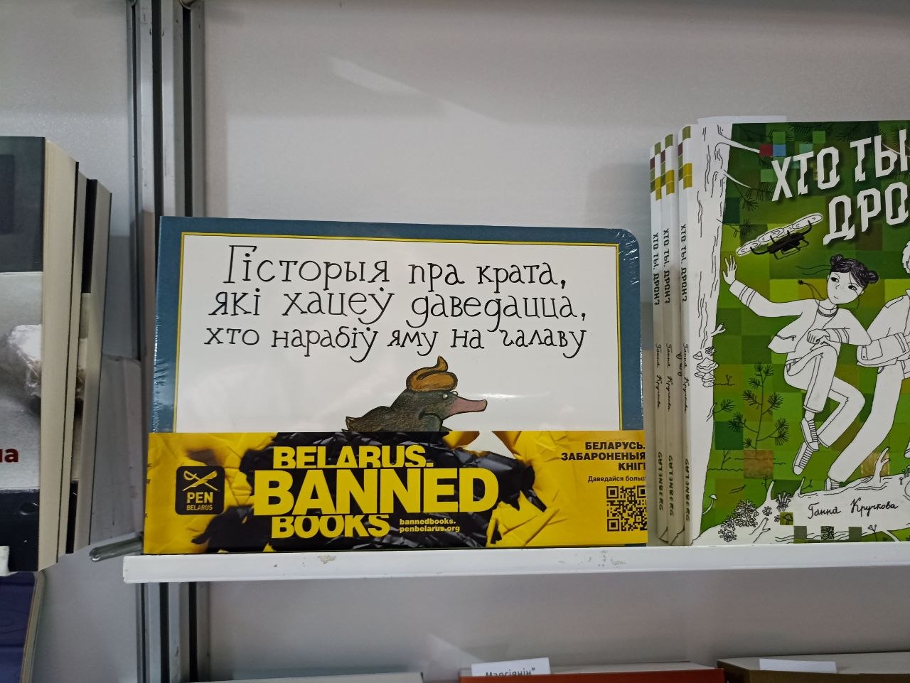 Сёння адкрыўся салон беларускіх выдавецтваў «Вольная Беларусь» на Міжнародным кніжным кірмашы ў Варшаве - фотафакт