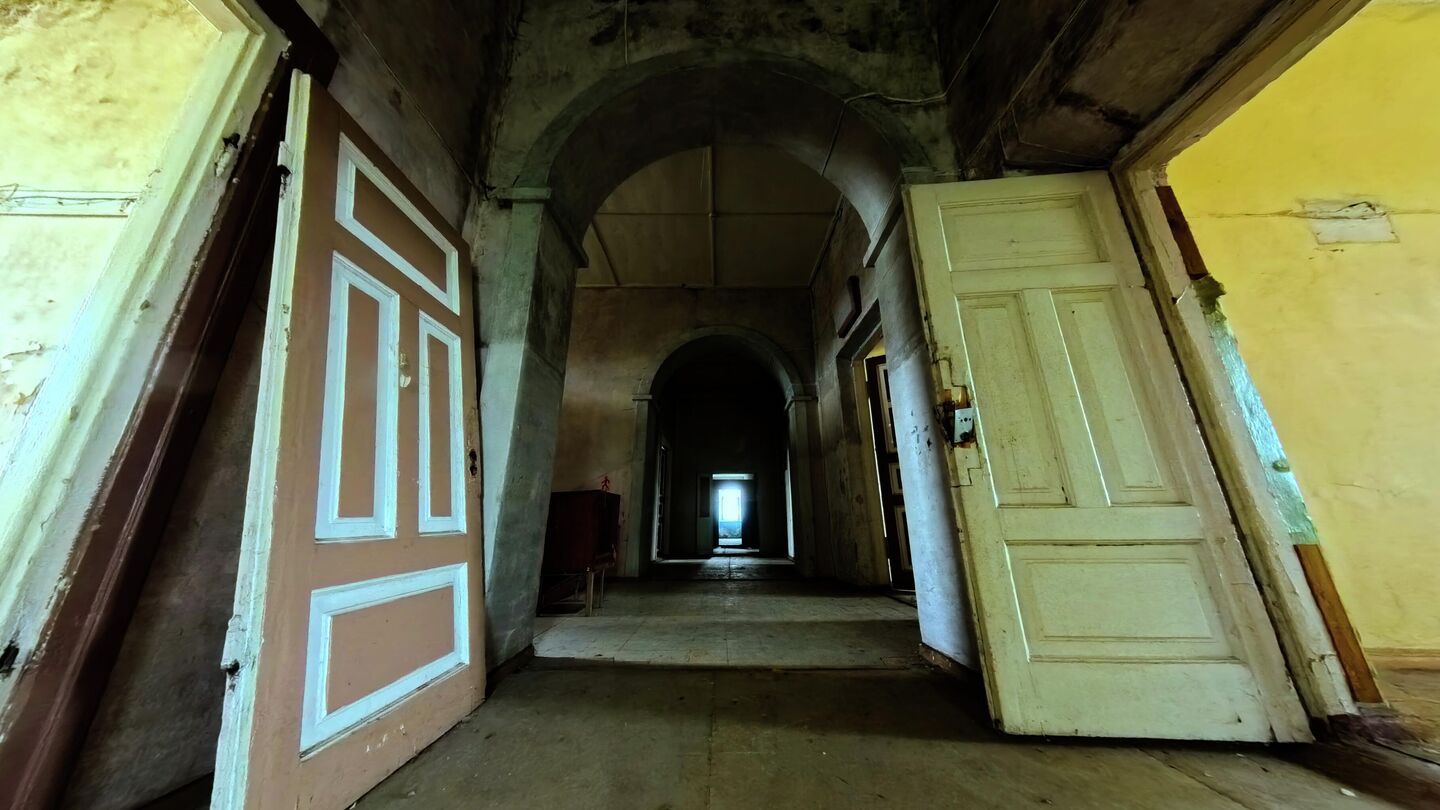 Спадчына за дзве базавыя: закінуты палац Радзівілаў-Солтанаў у Дзятлаве купіла расіянка