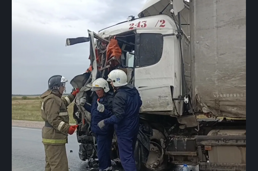 Водитель из Беларуси погиб в ДТП с тремя грузовиками в Новосибирской области