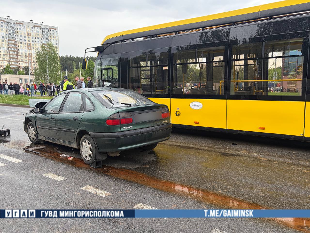 Renault врезался в электробус в Минске. Пострадали 4 человека