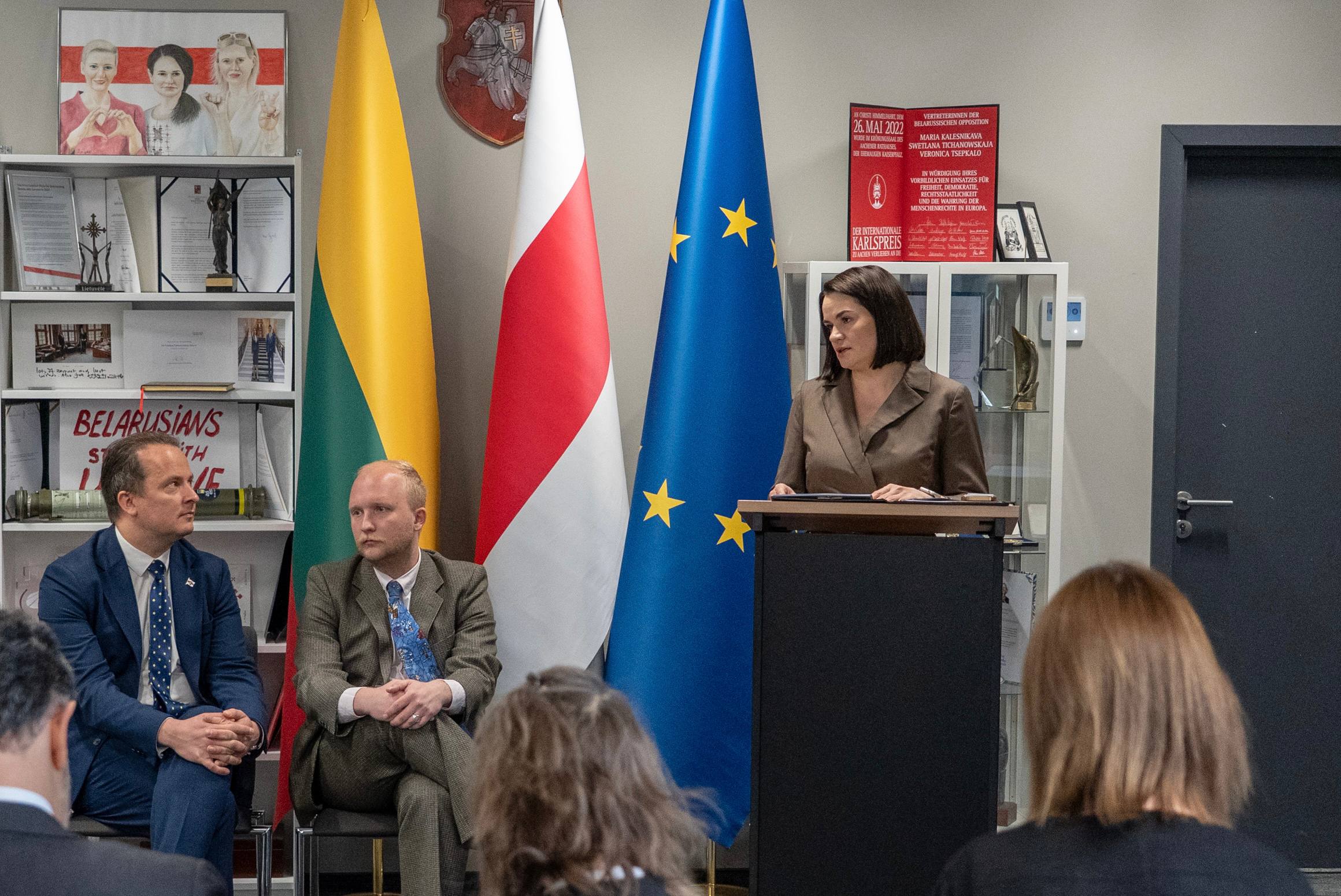 Вызваленне палітвязняў і легалізацыя беларусаў за мяжой. Ціханоўская правяла брыфінг для паслоў