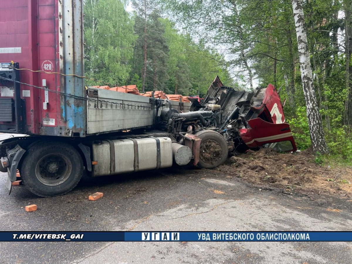 Водитель легковушки погиб в лобовом столкновении с фурой в Полоцком районе