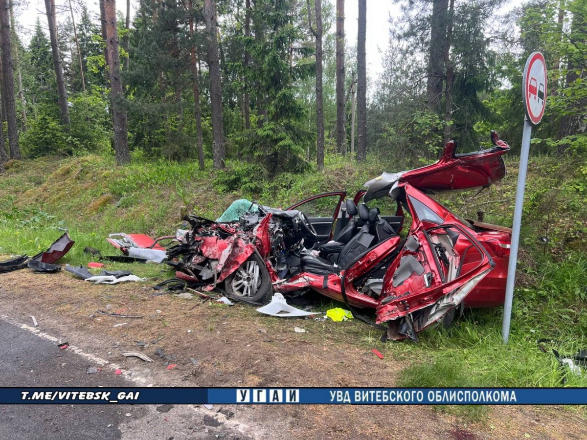 Водитель легковушки погиб в лобовом столкновении с фурой в Полоцком районе