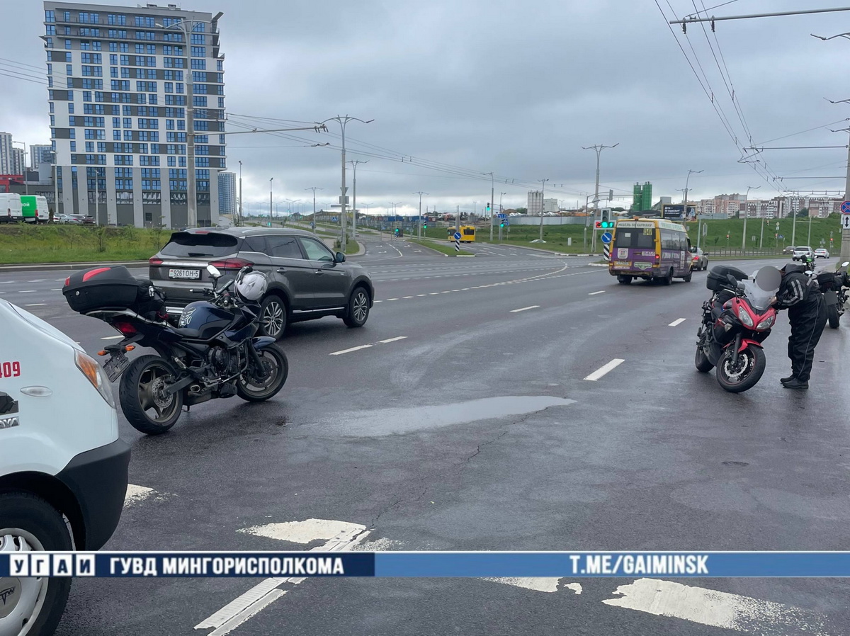 Две мотоциклистки столкнулись в минской Курасовщине