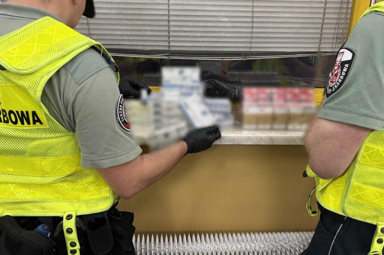 Bus Drivers Tried to Smuggle Cigarettes and Diabetes Medications Into Poland