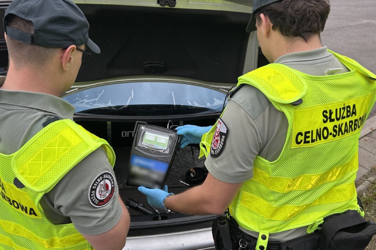 Belarusians in Poland Have Cars Seized Over Attempt to Smuggle Refrigerants