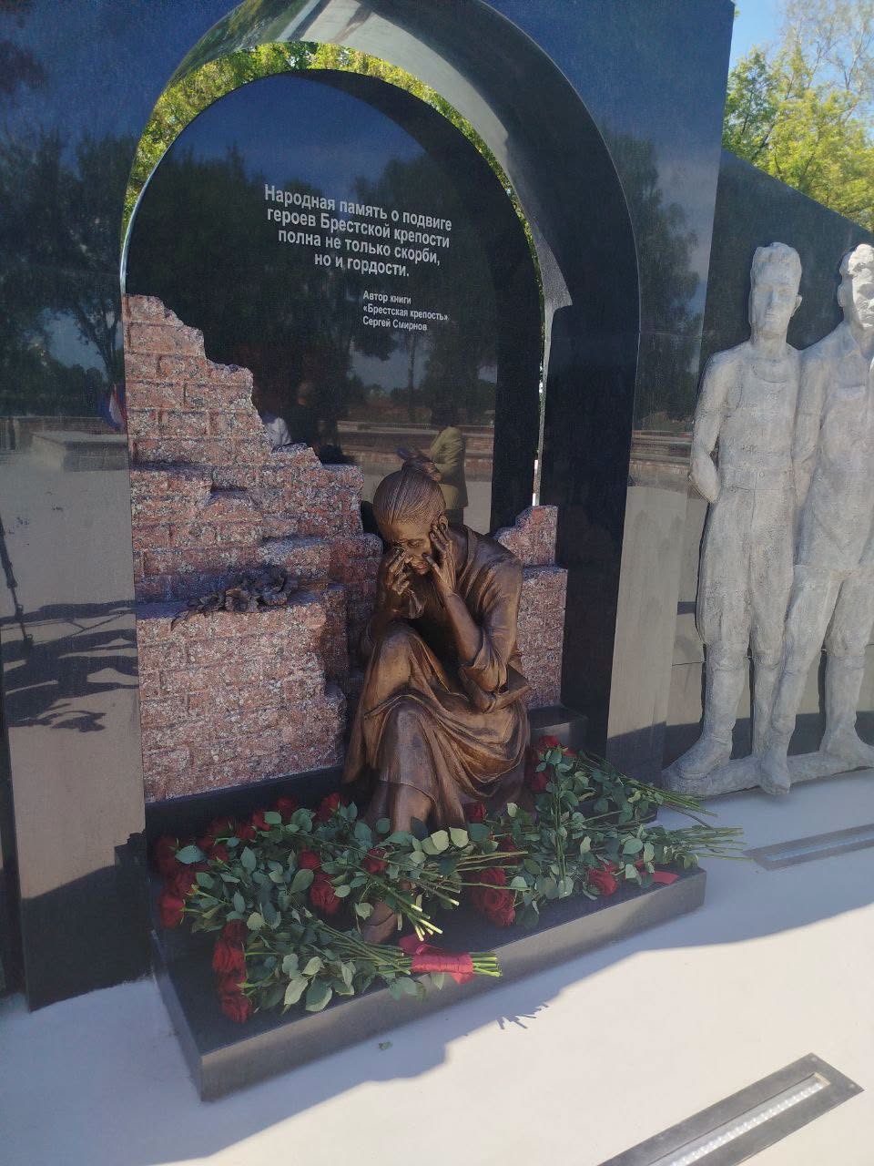 У Брэсцкай крэпасці адкрылі новую мемарыяльную зону і правялі мітынг-рэквіем