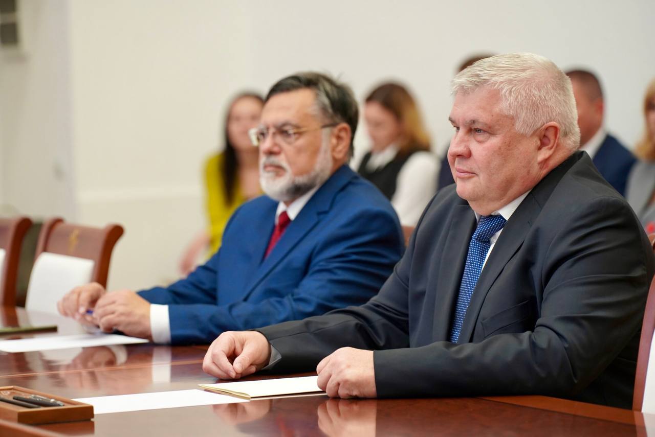 Исаченко опять обсудил открытие отделения российского посольства в Могилеве