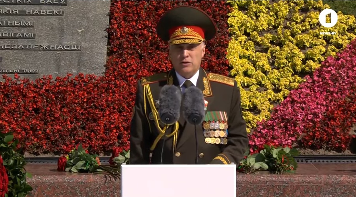 Церемония возложения цветов и венков к Кургану славы прошла без Лукашенко