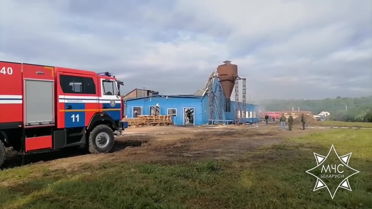 Деревообрабатывающий цех сгорел в Старых Дорогах