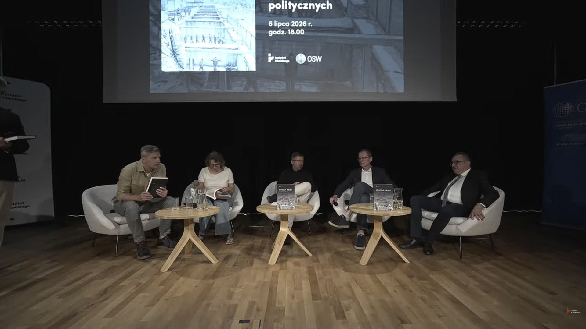 Анджэй Пачобут прэзентаваў кнігу «Архіпелаг Беларусь» са сведчаннямі былых палітвязняў