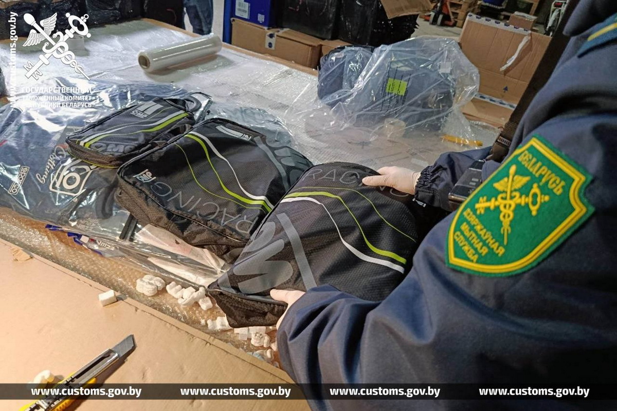 Гоночные аксессуары на 435 тысяч рублей пытались ввезти в Беларусь из Польши без декларации
