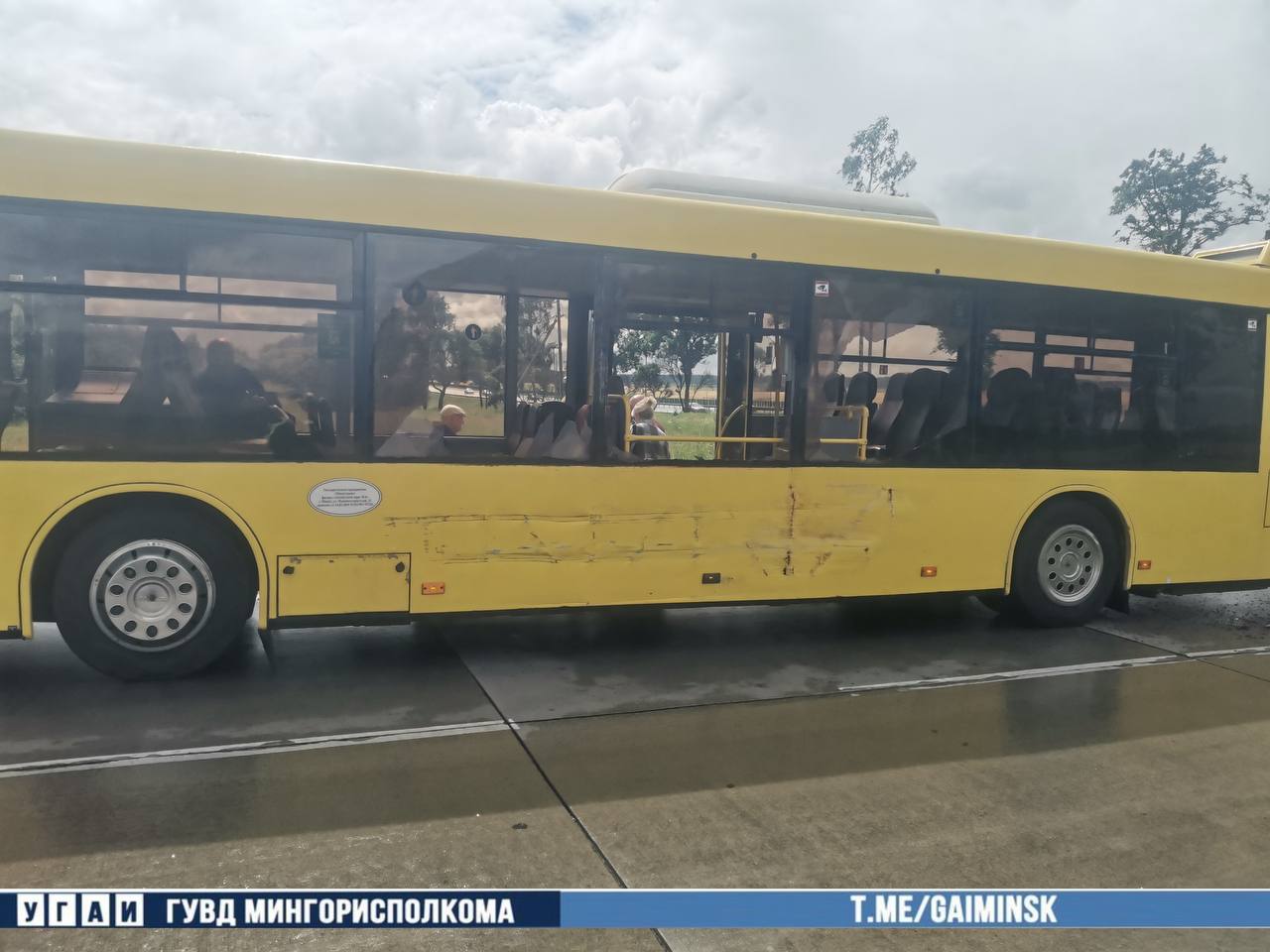 Грузовик и автобус столкнулись под Минском