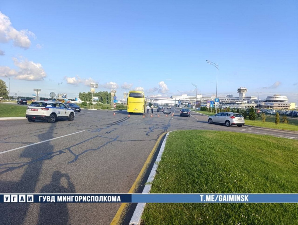 Автобус и легковушка столкнулись возле минского аэропорта