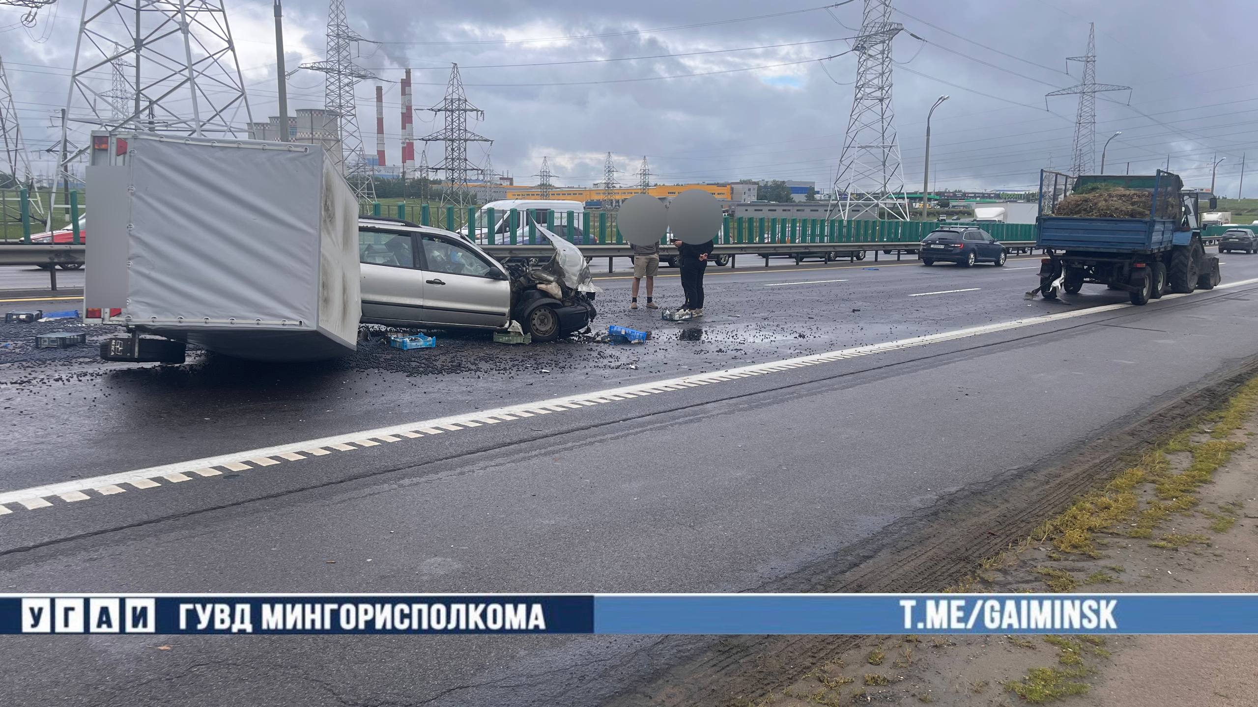 МКАД засыпало голубикой после аварии