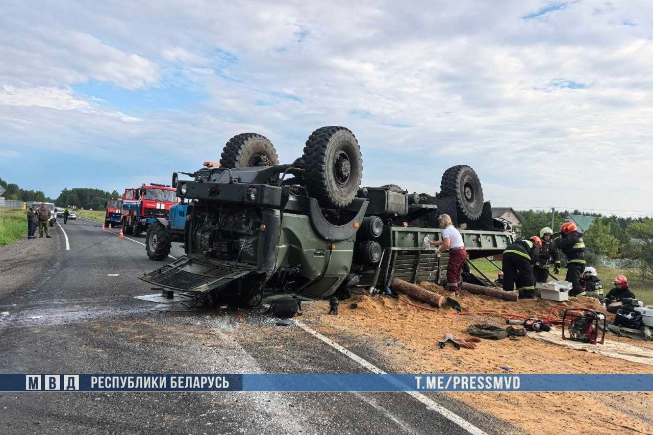 Двое военнослужащих погибли при опрокидывании автомобиля на дороге Осиповичи-Барановичи
