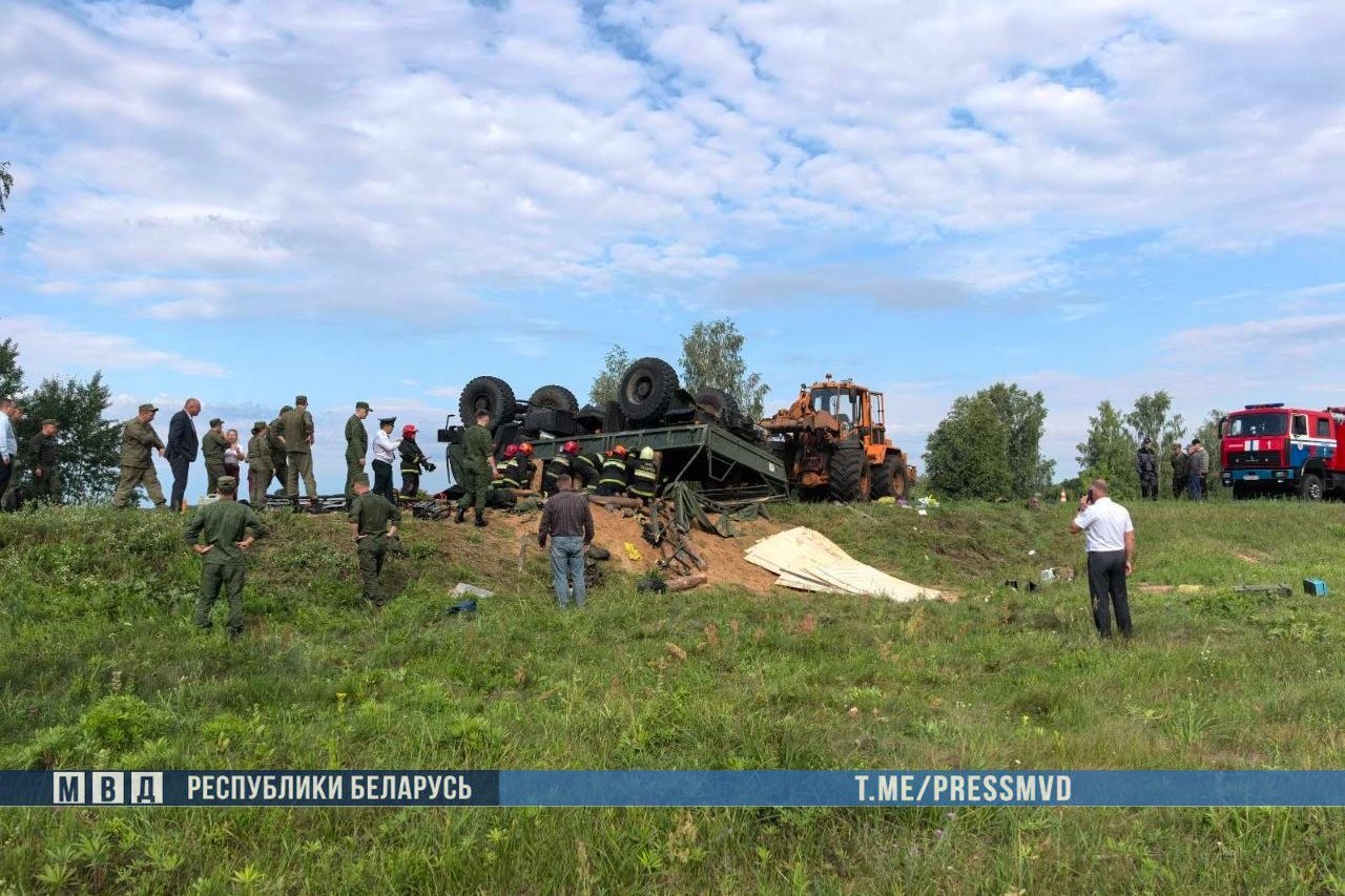 Двое военнослужащих погибли при опрокидывании автомобиля на дороге Осиповичи-Барановичи