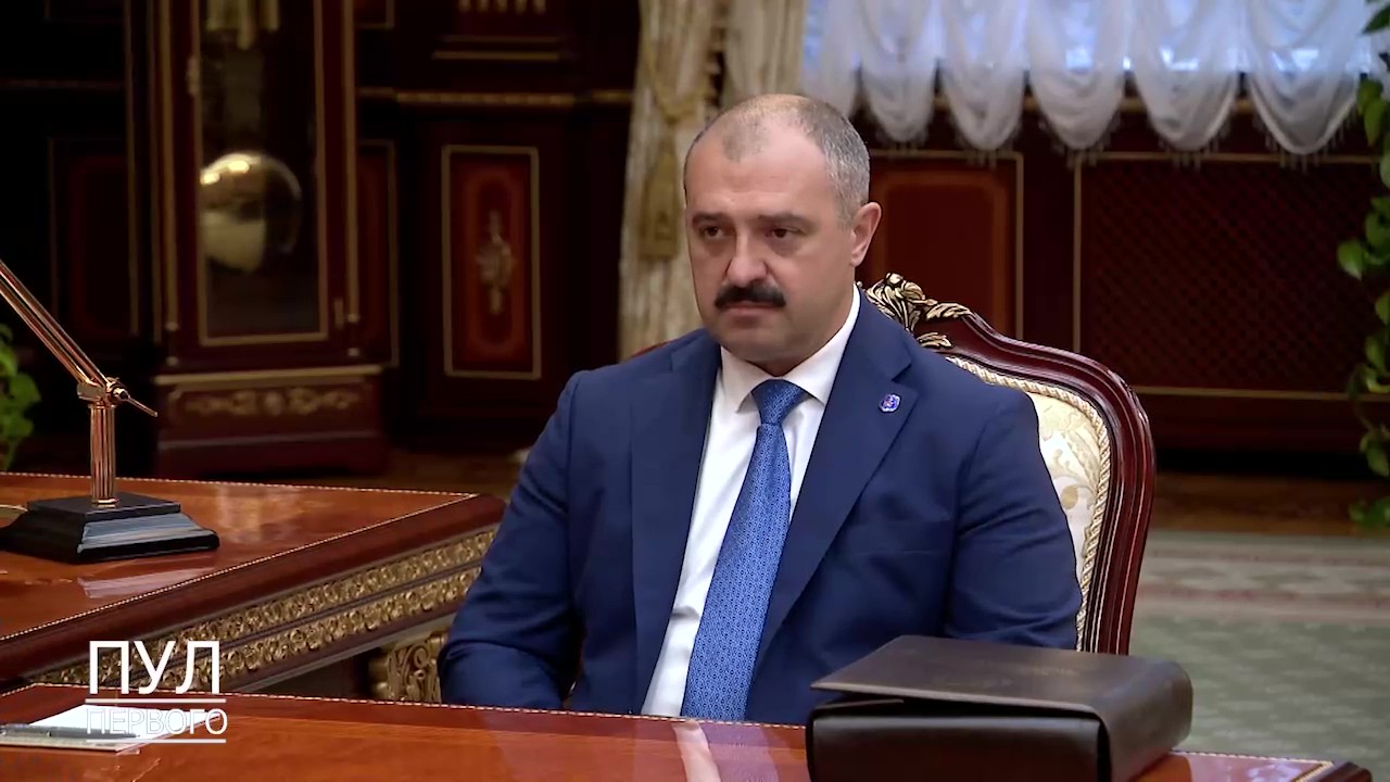 "Что у нас на внешнем треке?" Лукашенко принял доклад у Лукашенко