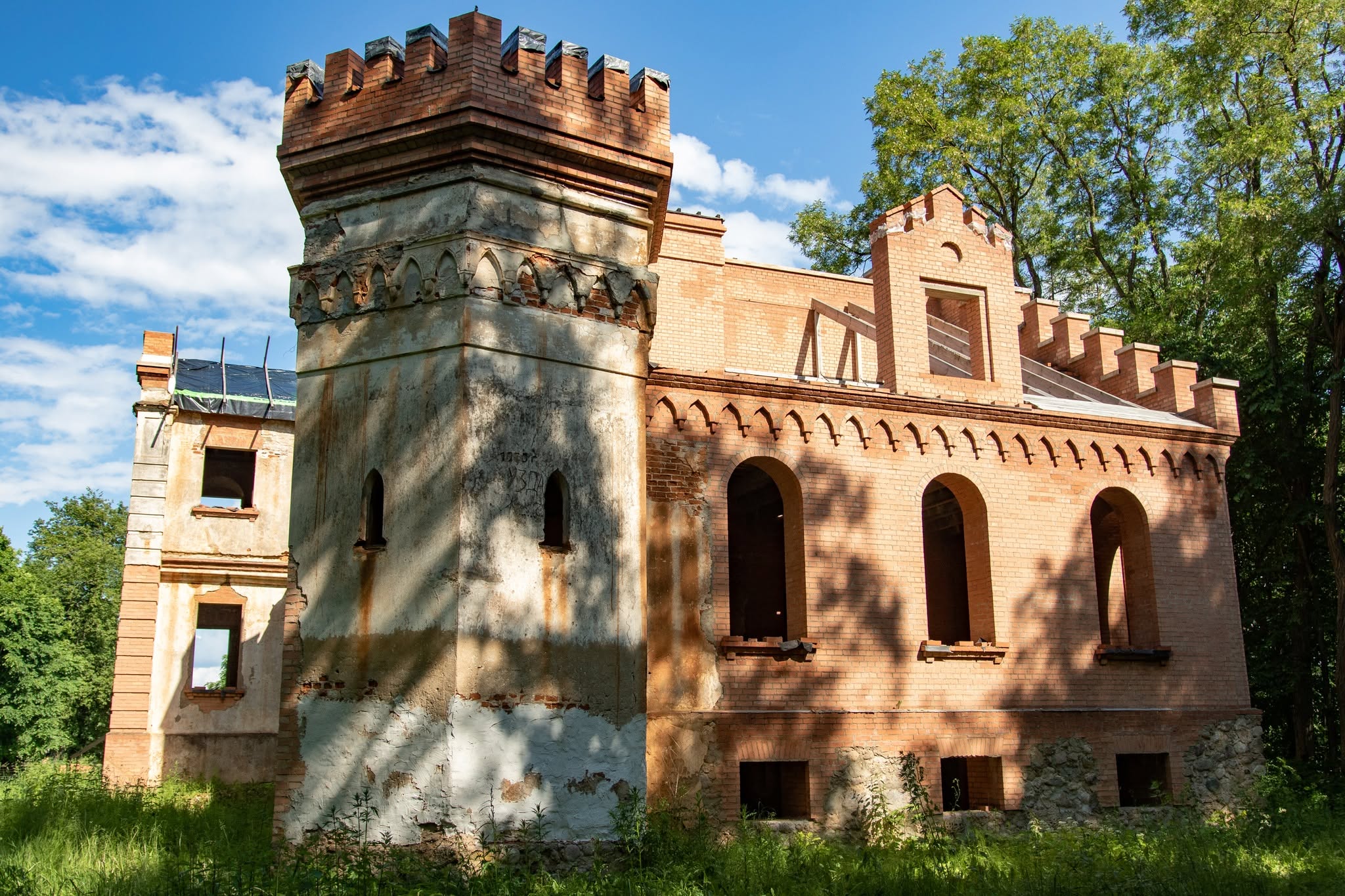 Спадчына «беларускага Тэслы»: як сёння выглядае адноўлены палац Наркевіча-Ёдкі ў Наднёмане - фотафакт