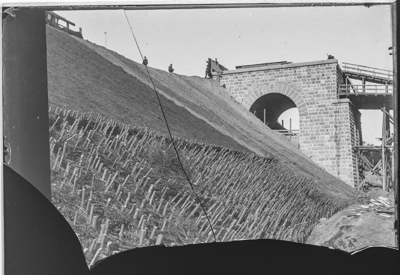 Знайшліся цікавыя фотаздымкі з будаўніцтва Старога моста ў Гродне