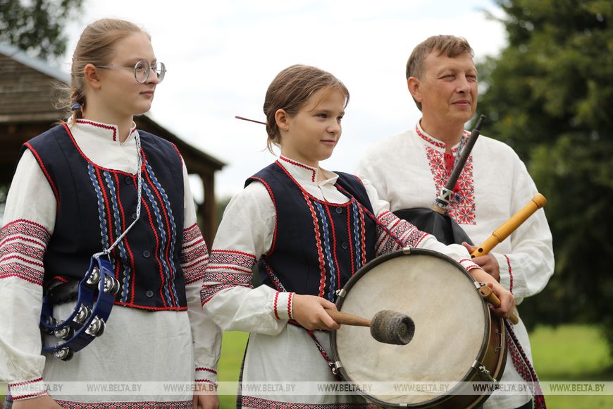 Пад Мінскам прайшоў дударскі фэст з літаратурным дадаткам - фотафакт