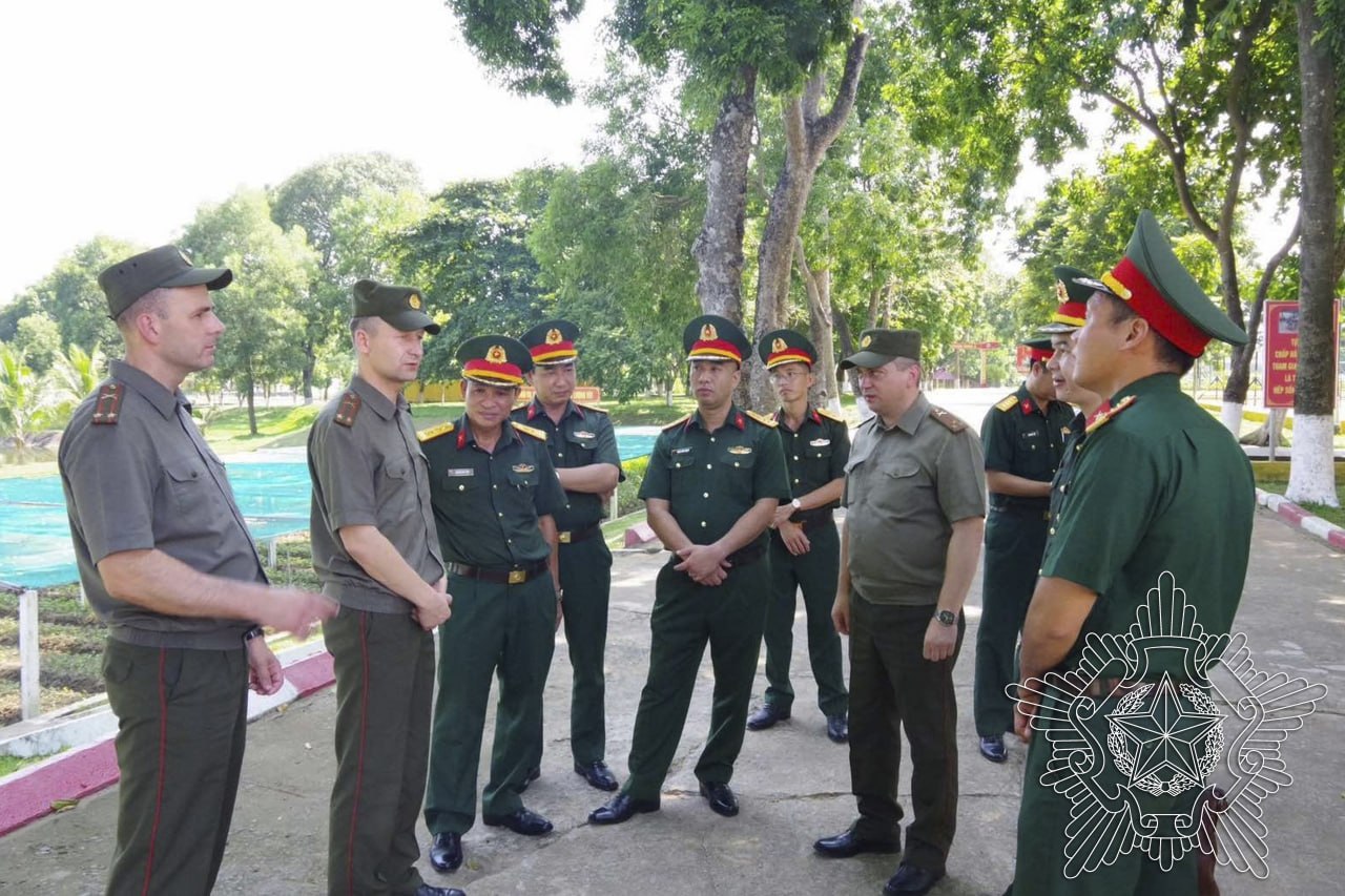 Belarus and Vietnam Exchange Experience in Training Artillery Personnel