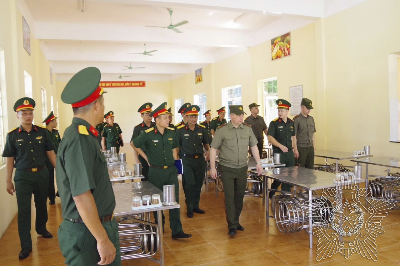 Belarus and Vietnam Exchange Experience in Training Artillery Personnel