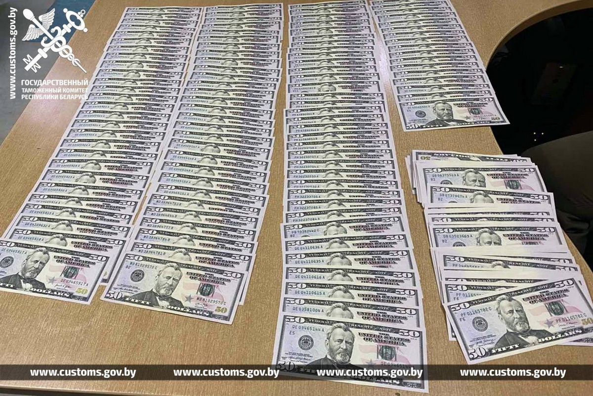 Водитель автобуса согласился помочь пассажиру провезти крупную сумму через границу с Польшей
