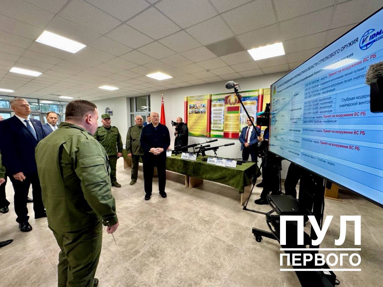 Лукашенко подарили автомат не для войны