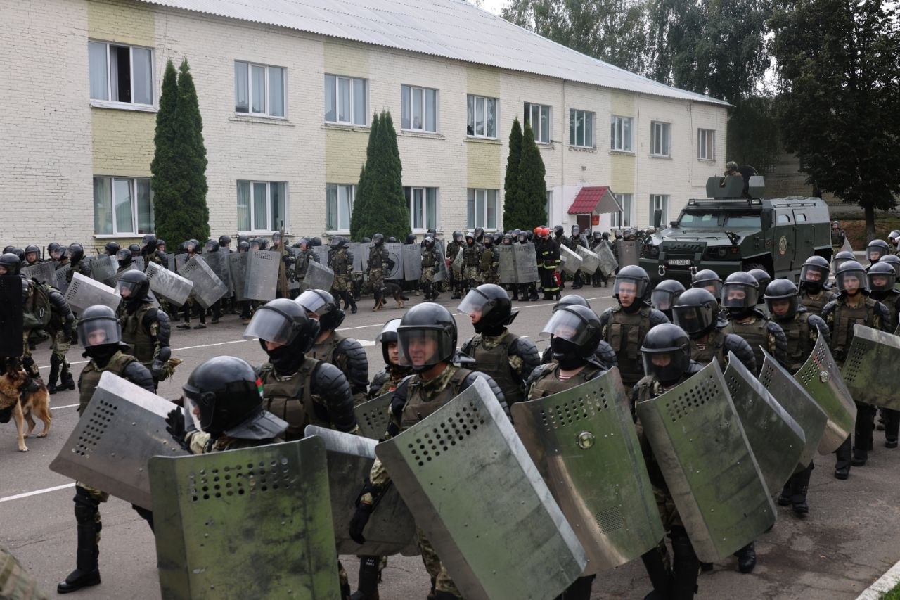 В Могилеве тренировались разгонять протесты с использованием дронов